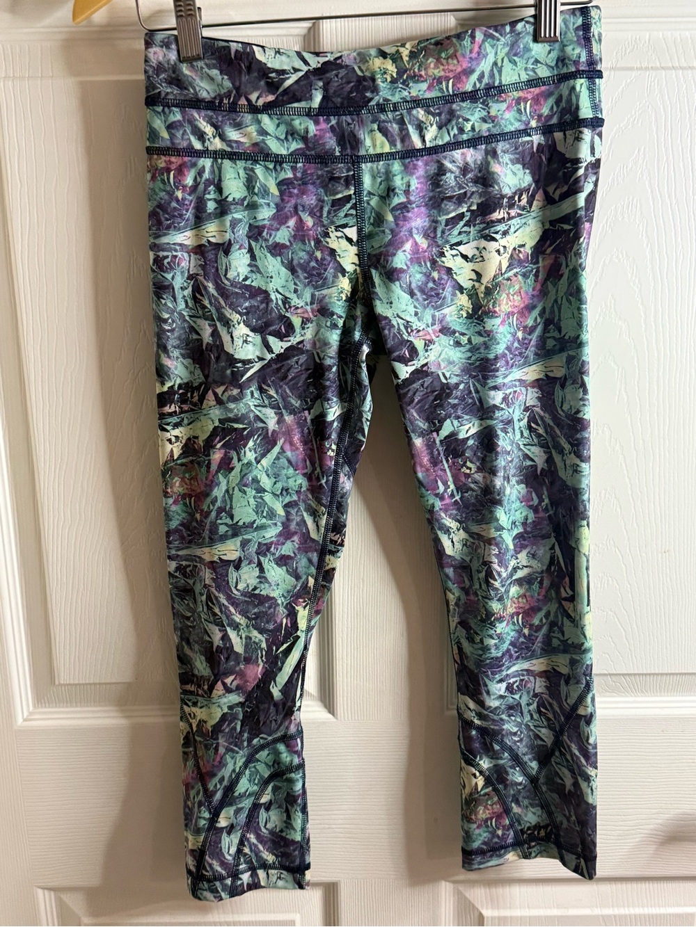 lululemon athletica Teal Purple Abstract Capri Leggings